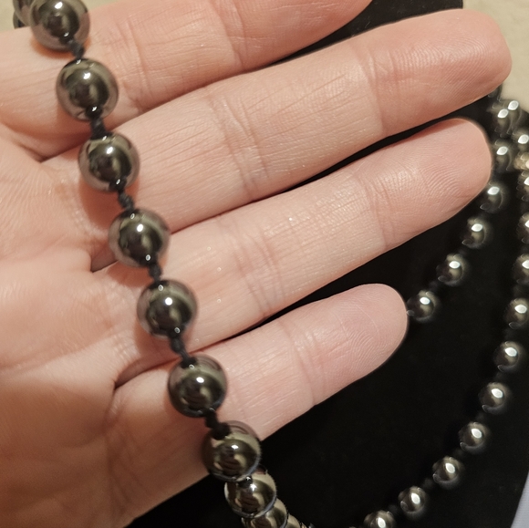 Hematite Beaded Stone Nevklace EUC - Picture 4 of 5